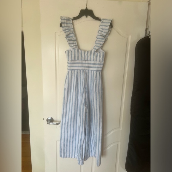 BCBGeneration Striped Cropped Ruffle Sleeve Jumpsuit Size 0!! - Picture 7 of 14